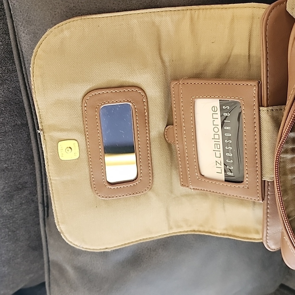 Liz Claiborne Tan 9.5"×7.5"